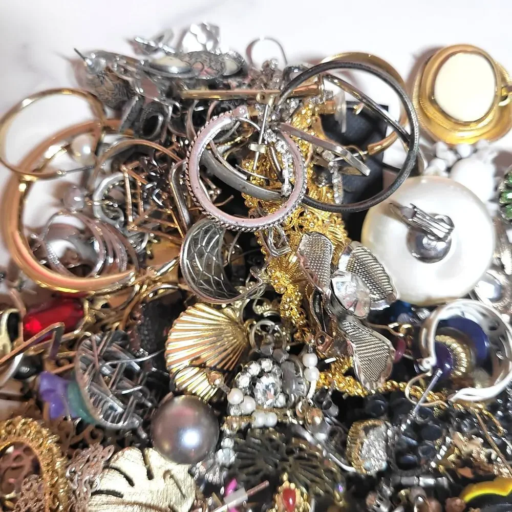 1 lb 3 oz Single Earrings Lot Craft Junk Broken Jewelry Lot Vintage Modern